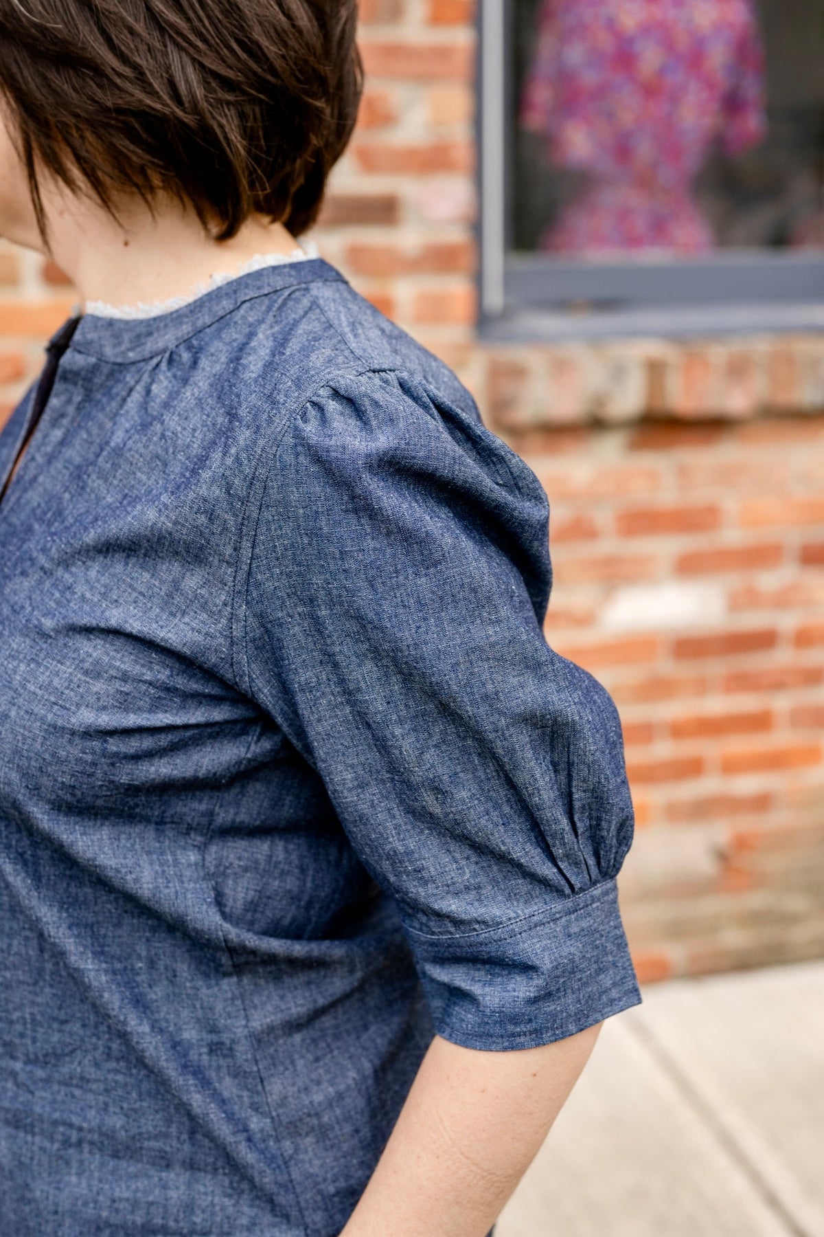 Elbow sleeve with frayed collar