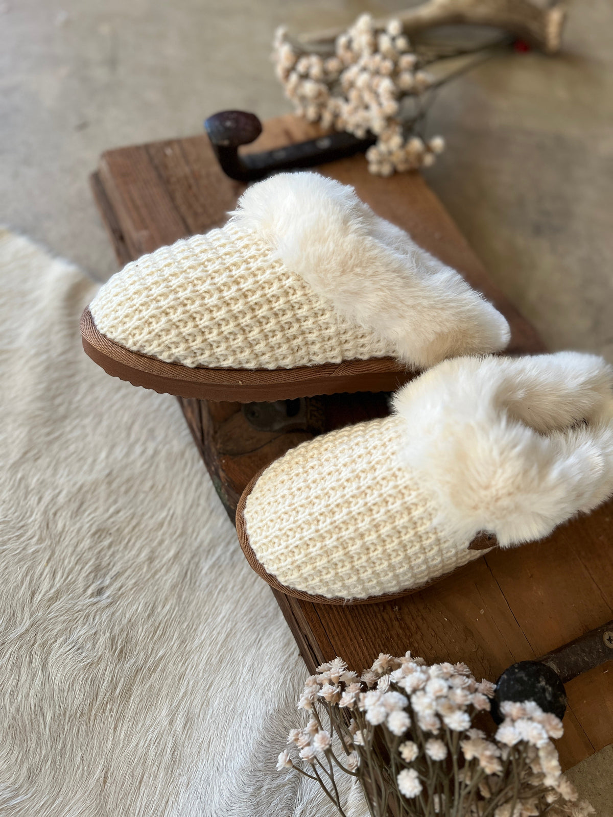Very G Cream Sweater Knit Fuzzy Slippers*