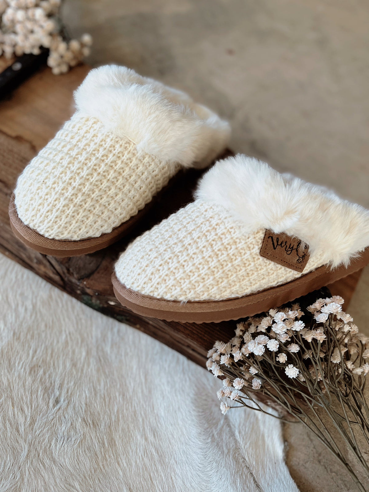 Very G Cream Sweater Knit Fuzzy Slippers*